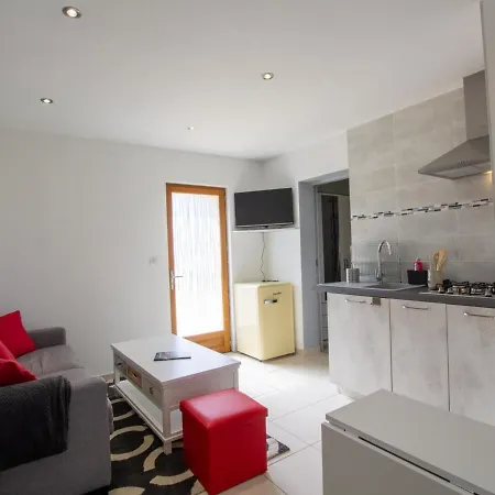 Prázdninový dům Gite Avec Jardin, Piscine Chauffee Et Bbq En Perigord Noir, Animaux Acceptes - Fr-1-616-289